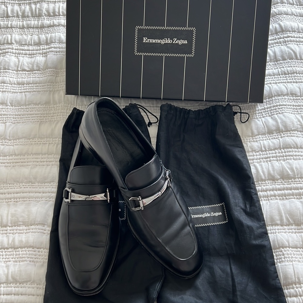 Ermenegildo Zegna designer US 8 EU 7 Mens black loafers hardware buckle like new